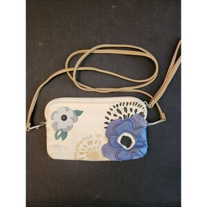 Relic Wristlet Wallet/Cream Colored w Bright Blue Floral Design NB